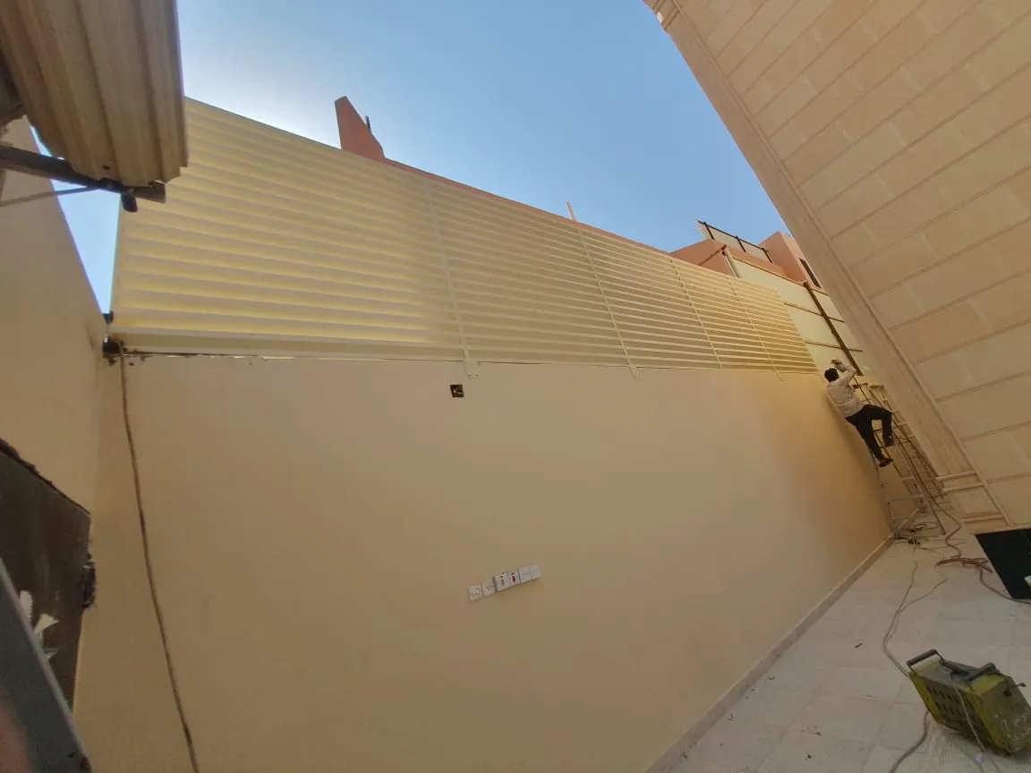 مظلات وسواتر